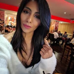 Meet your Posher, Joni